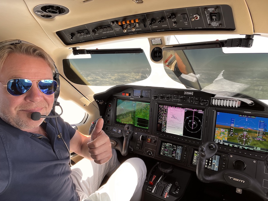 Trainer on flight
